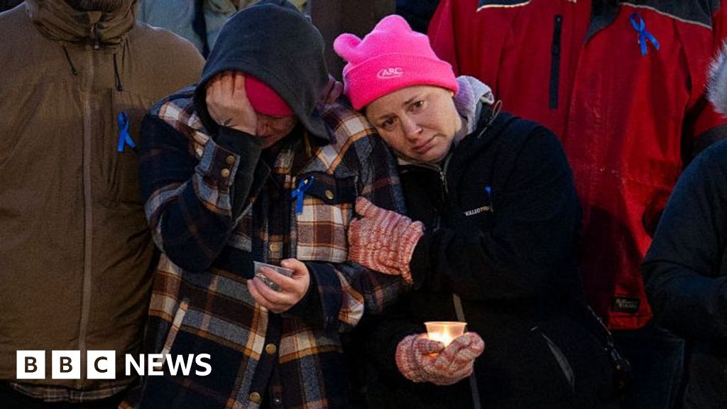 ‘Canadians are with you,’ says PM at Tumbler Ridge vigil
