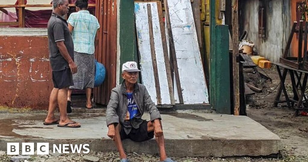 Powerful-cyclone-kills-at-least-31-as-it-tears-thr