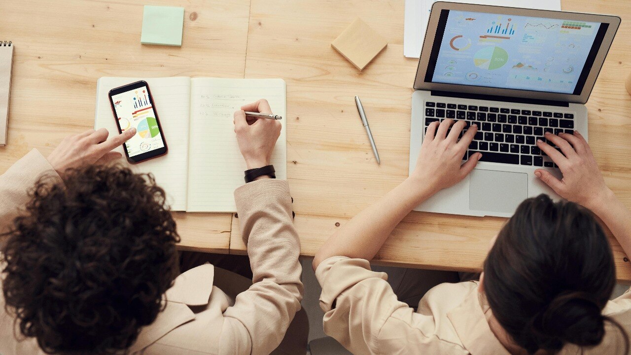 10 में से 4 कंपनियां निकाल रही 'फेक' नौकरियां, क्या है घोस्ट हायर‍िंग?