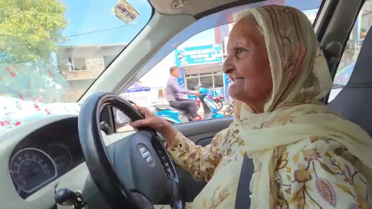73 साल की दादी ने दौड़ाई कार, बोलीं- इससे मुझे खुशी मिलती है, Video