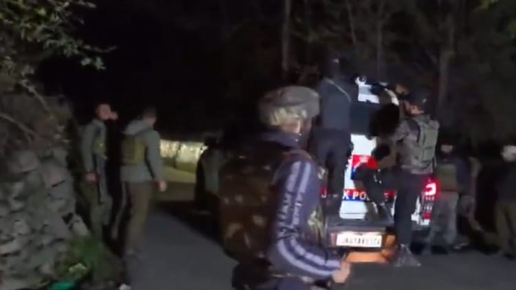 Jammu Kashmir: गांदरबल के जंगल में सुरक्षाबलों और आतंकियों के बीच मुठभेड़, एक आतंकी ढेर; तलाशी अभियान जारी