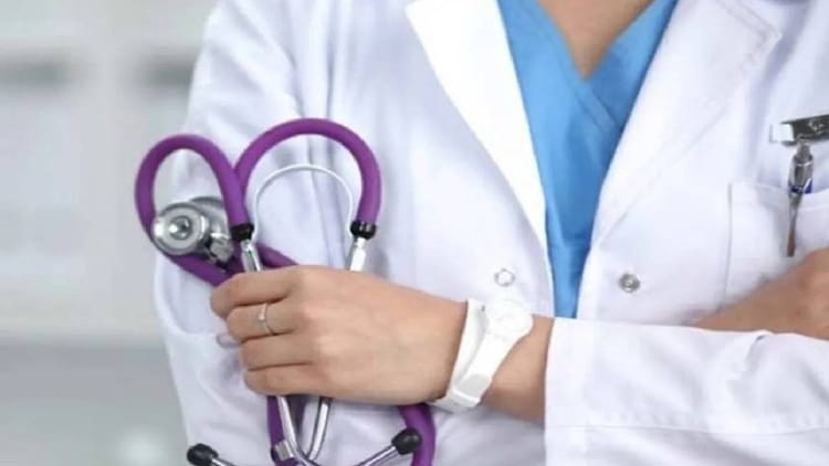 UP: प्रधानाचार्य नहीं हटा सकेंगे प्रतिनियुक्ति वाले कर्मचारी, अब शासन से लेनी होगी अनुमति