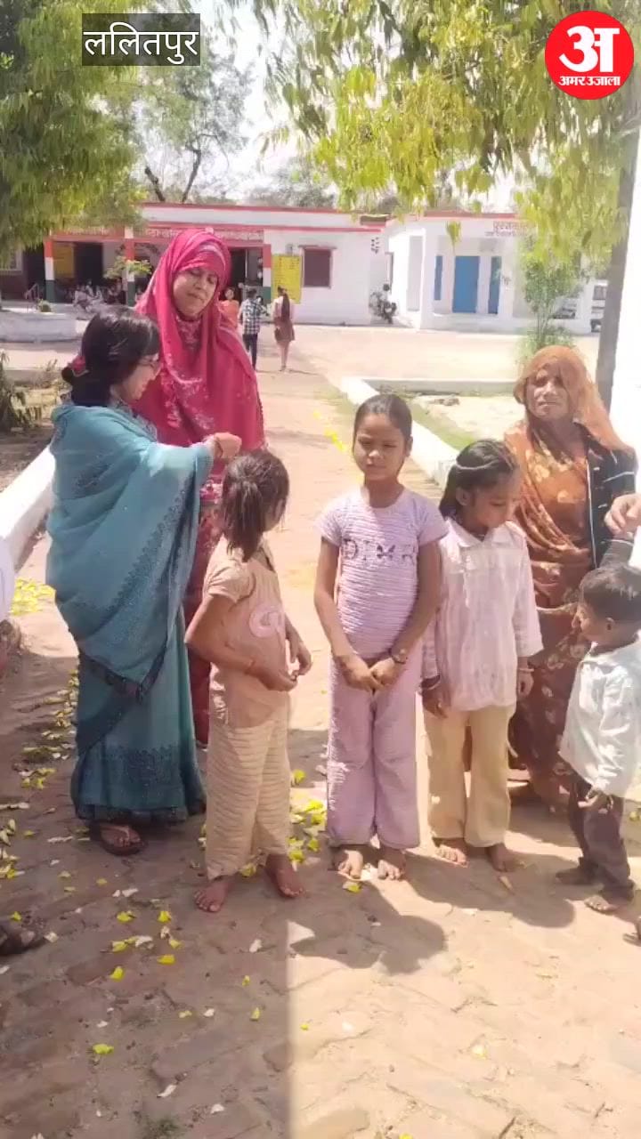 नए शैक्षिक सत्र के पहले दिन विद्यालय में मनाया गया प्रवेशोत्सव, तिलक लगाकर बच्चों पर बरसाए गए फूल