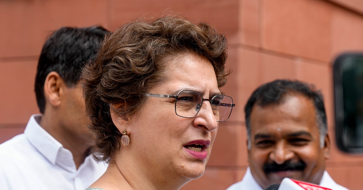 असम चुनाव: प्रियंका गांधी ने मुख्यमंत्री हिमंत पर साधा निशाना, कहा- एक परिवार असम को लूट रहा है