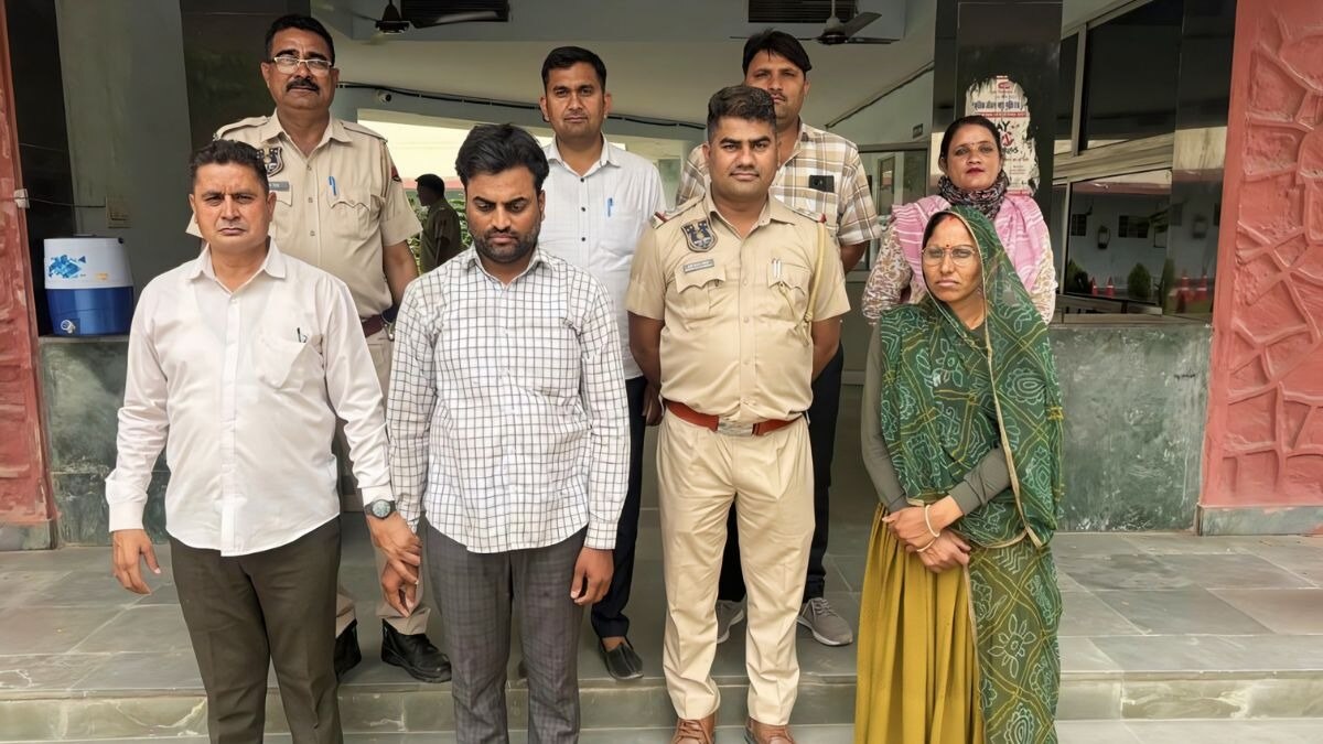 किचन के मसालों में छुपाए थे 50 लाख… रिटायर्ड डॉक्टर के नौकर ने कर दिए पार!