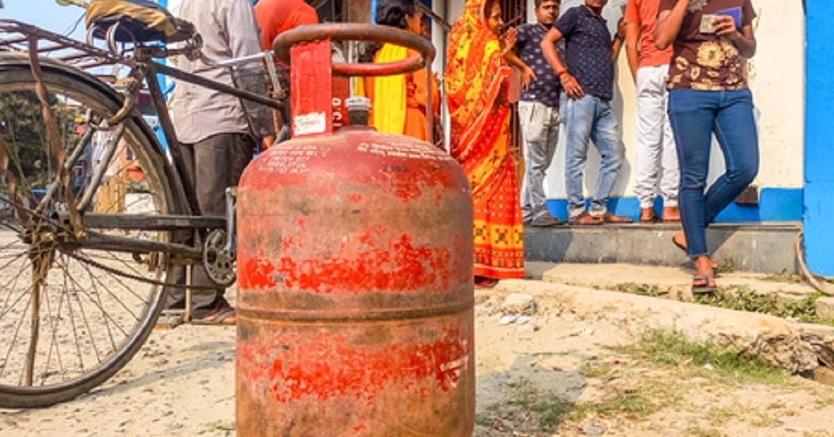 ‘मोदी सरकार को सिर्फ हवा में बात करने की आदत’, LPG के दाम बढ़ने पर विपक्ष ने केंद्र को घेरा