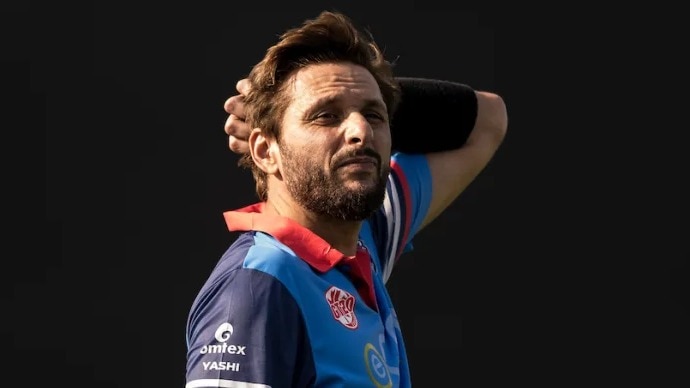 पेट्रोल 458 पार: आफरीदी ने किया PAK सरकार का बचाव, भड़के लोग