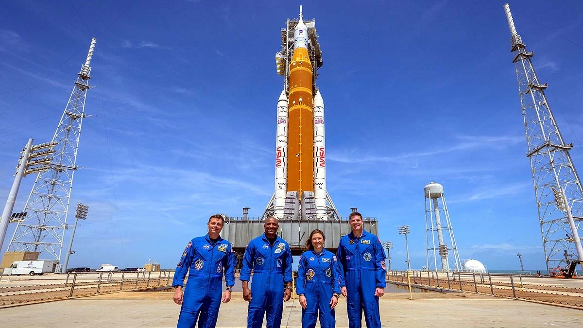 चांद का चक्कर लगाने जाएंगे NASA के 4 एस्ट्रोनॉट, कुछ देर में लॉन्चिंग