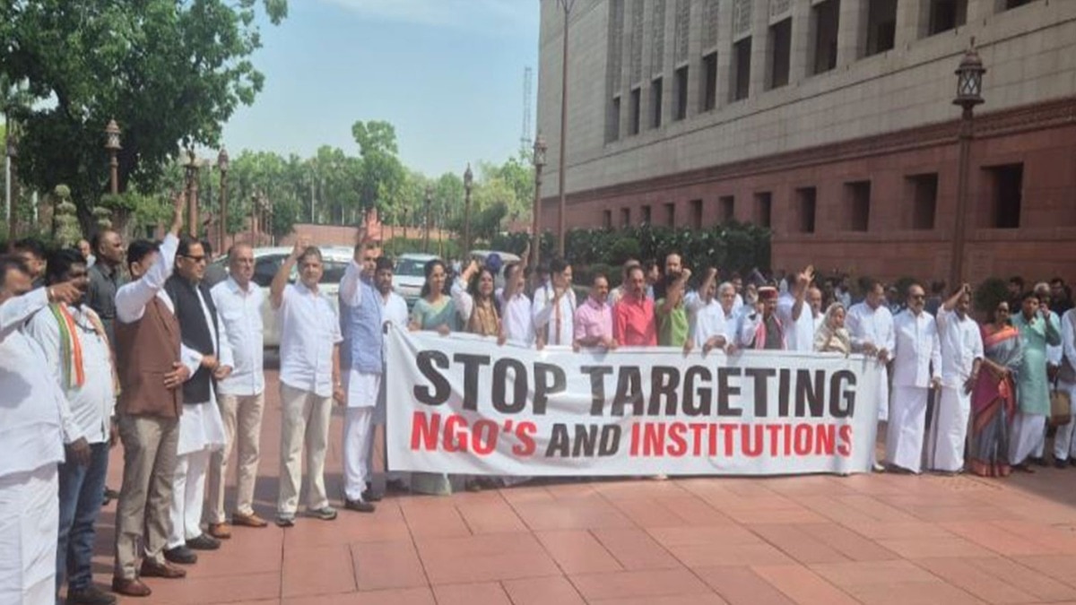 FCRA से जुड़े नए बिल में ऐसा क्या है जो विपक्ष कर रहा हंगामा