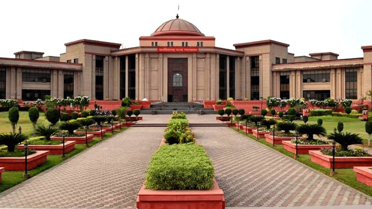 छत्तीसगढ़ HC का फैसला: घर में प्रार्थना सभा के लिए पूर्व अनुमति जरूरी नहीं, धार्मिक स्वतंत्रता पर अदालत सख्त