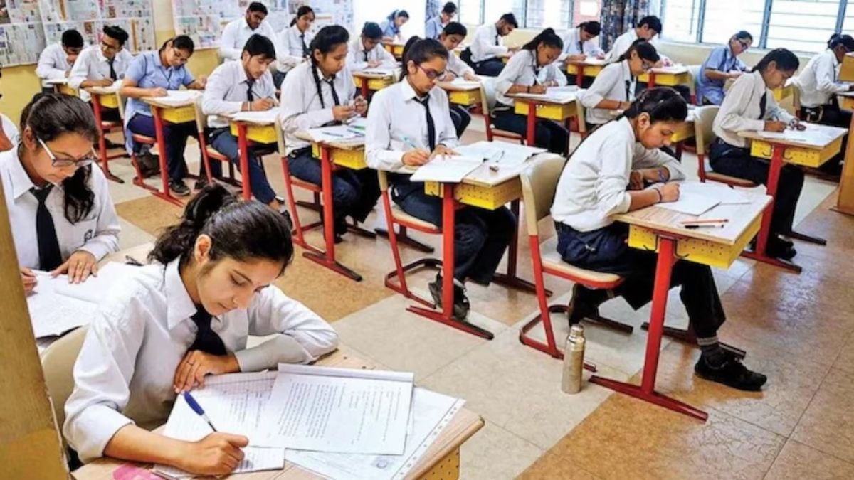 तीन भाषा, मैथ और साइंस के होंगे दो लेवल, CBSE ने किया बदलाव 