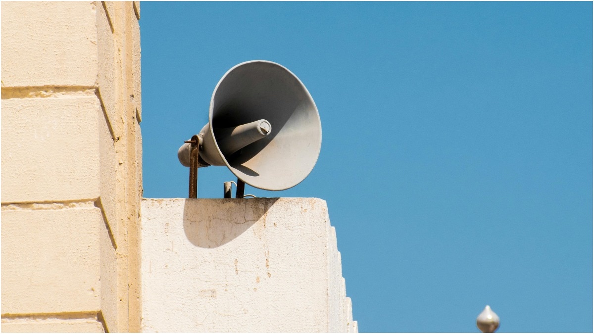 लाउडस्पीकर पर भूतिया आवाजें! पड़ोसी को डराने चला, खुद फंस गया