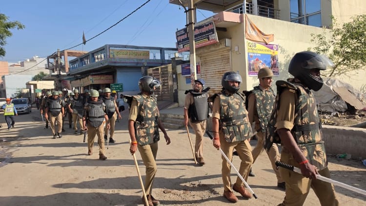 Noida-Protest-श्रमिक-हिंसा