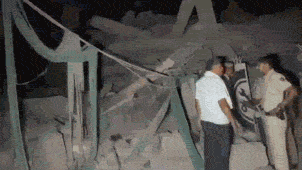 saket-building-collapse-news-aaaayaaye-a