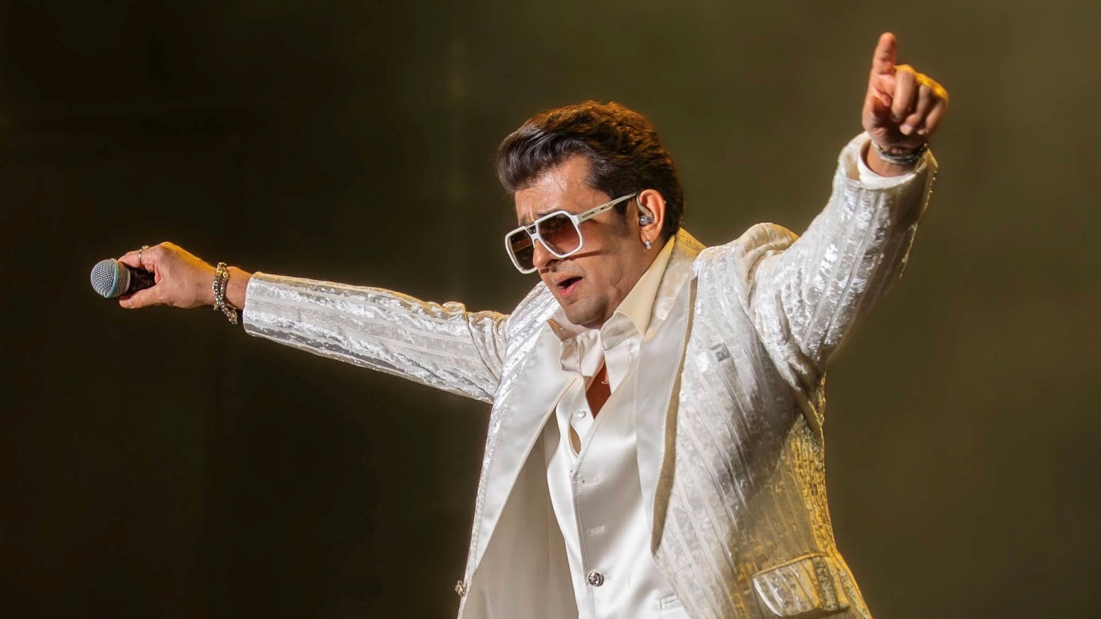 ‘Physiotherapy was very painful’: Sonu Nigam opens up on health scare, spine specialist expl…