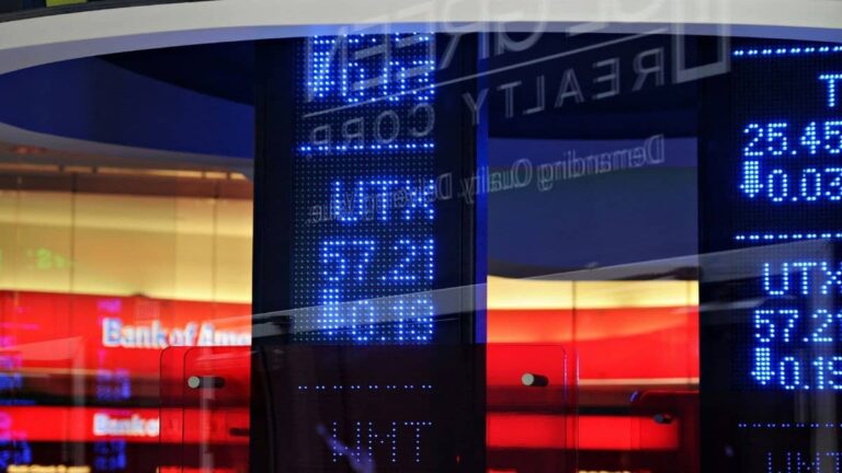 Banking Rally 2026: Experts Reveal Whether to Buy, Hold, or Rebalance Bank Portfolios Now