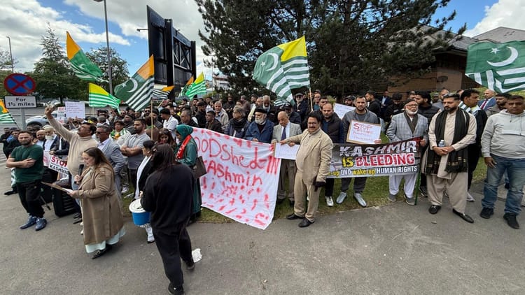 pojk-protests-aayaoeaayaaaaaa-a