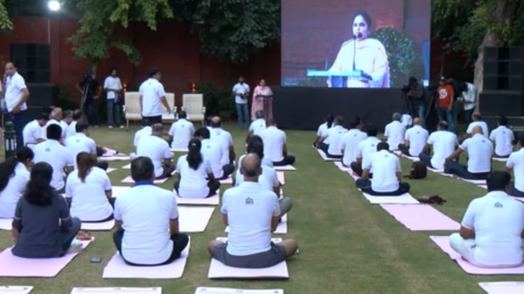 yoga-day-aayayayaaya-aa-auaaay