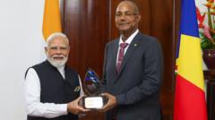 पीएम मोदी को सेशल्स का सर्वोच्च नागरिक सम्मान, कभी इस देश को भारत ने तख़्तापलट से था बचाया