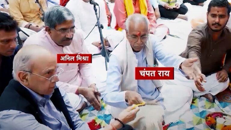 Champat-Rai-और-Anil-Mishra-का-इस्त
