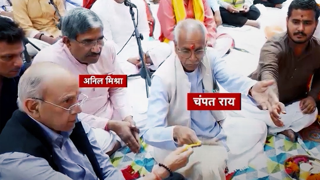 Champat-Rai-और-Anil-Mishra-का-इस्त