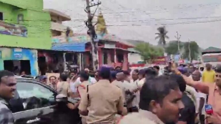 YSRCP leaders’ visit to Amaravati villages blocked by farmers, scuffle breaks out