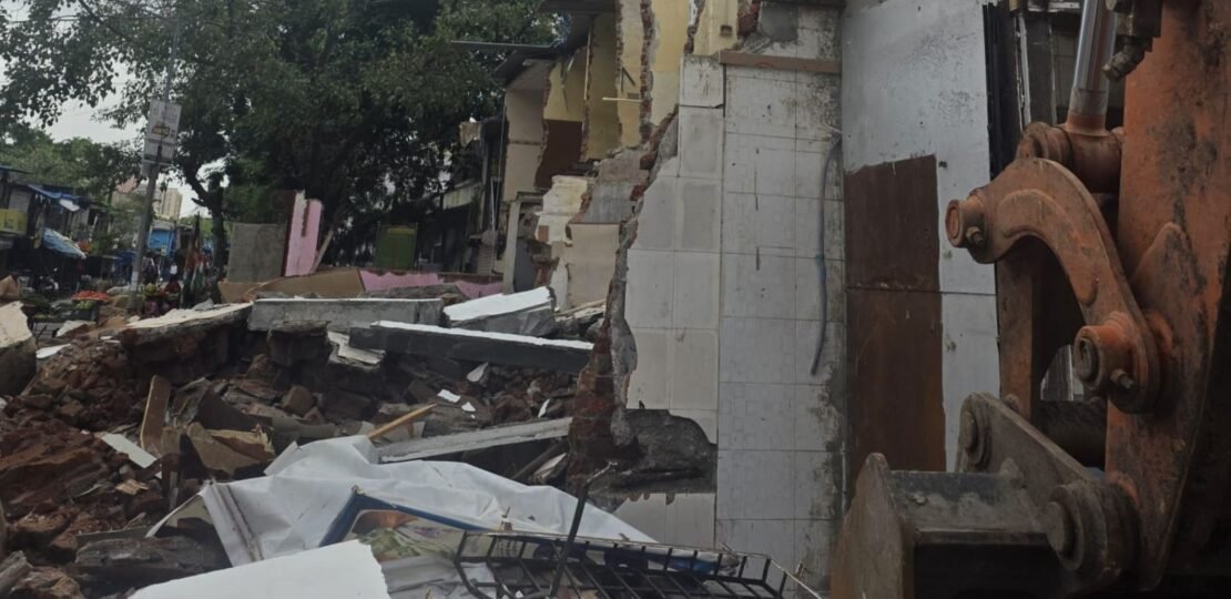 Iron Rod Flies Off Mumbai Road Project Site, Hits Teen Boy on Head