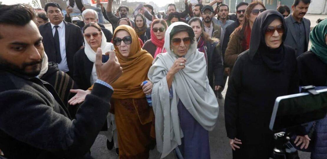 Former Pakistan Pm Imran Khan’s Sister Noreen Meets Him at Adiala Jail After 9 Months
