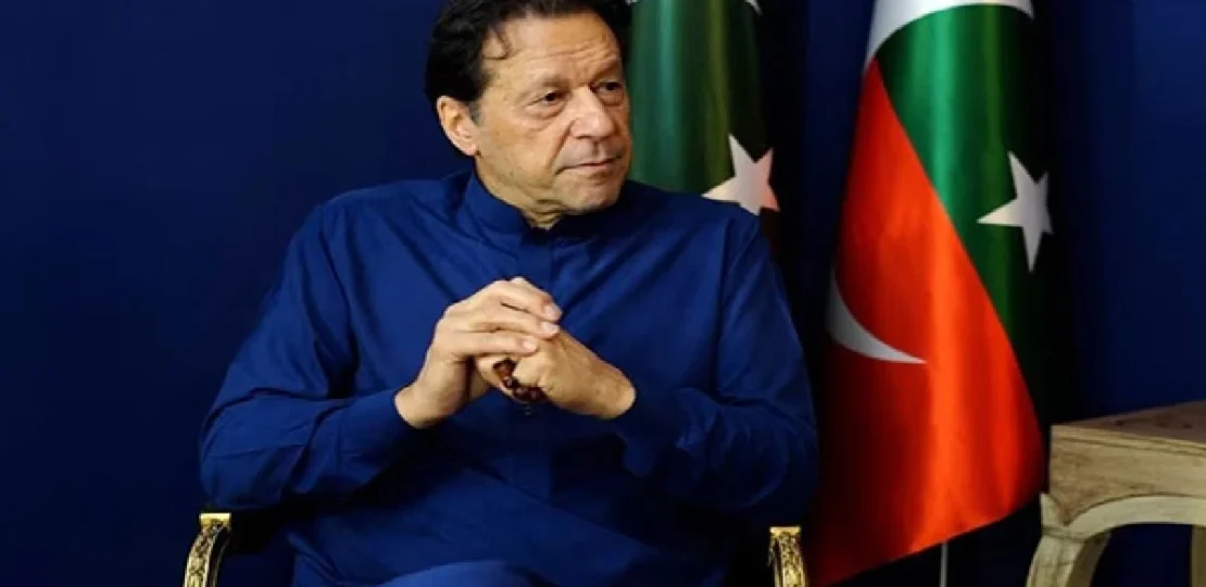 Adiala Jail में Imran Khan से मिलीं पत्नी और बहन, Pakistan SC के आदेश से हुआ 9 महीने बाद मिल…