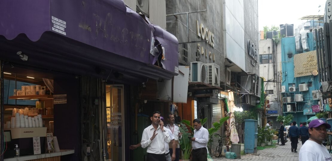 Uproar at Delhi’s Khan Market After Signboards Removed in Civic Body Drive