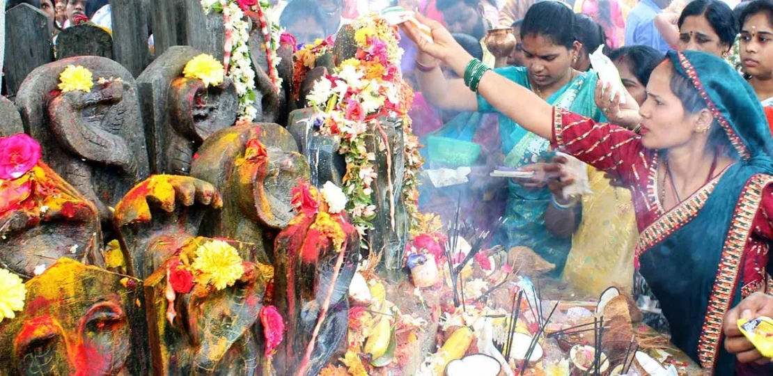 Nag Panchami 2026: नाग पंचमी पर कैसे पाएं दोष से मुक्ति, जानें Nag Panchami 2026 की पूजा विध…