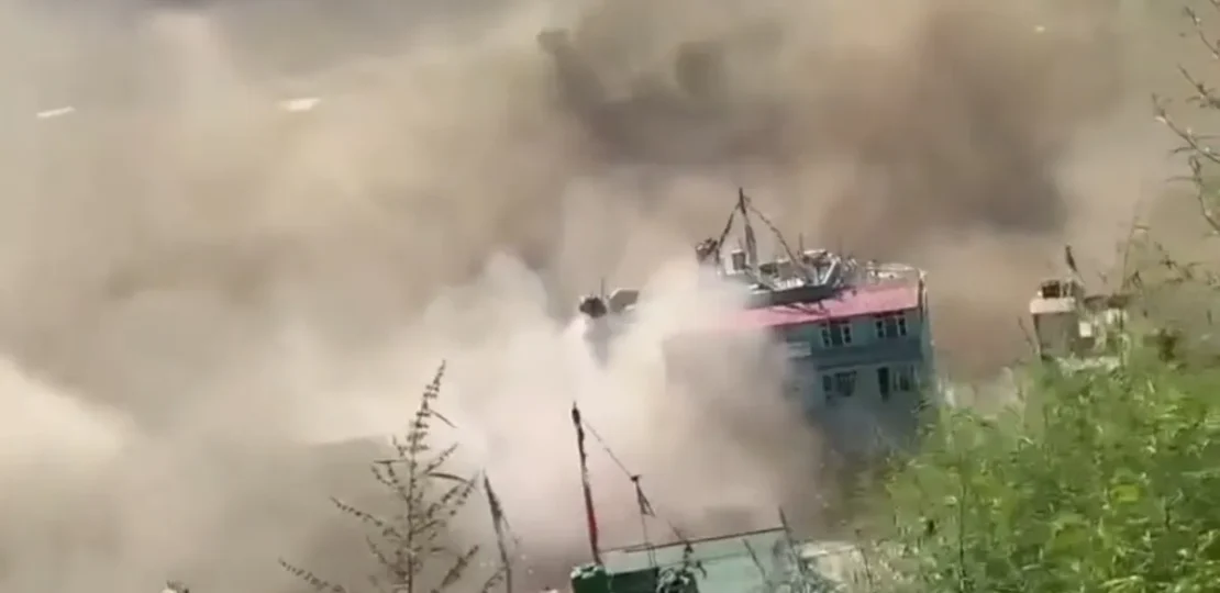 विनाशकारी बाढ़ ने नेपाल में मचाई तबाही, 1000 लोगों के बहने की आशंका, कैमरे में कैद हुआ डरावन…