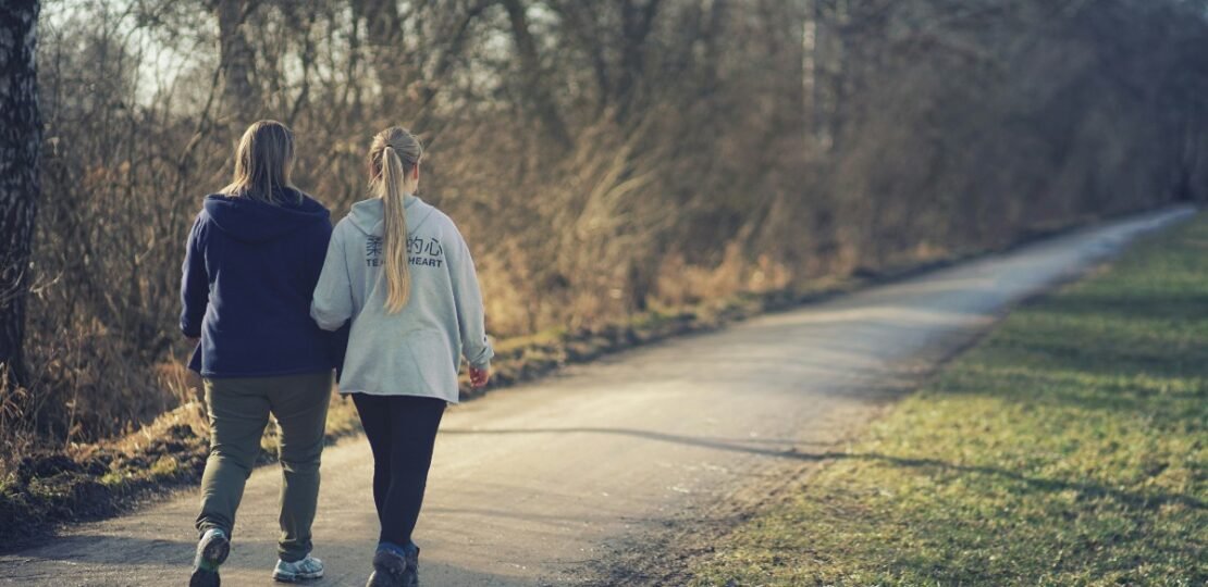 Health Alert: खाना खाने के तुरंत बाद बिस्तर पर लेटना खतरनाक, Metabolism सुधारने के लिए 10 Mi…