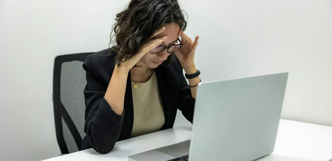 Maternity Leave के बाद ऑफिस लौटना क्यों बन जाता है मानसिक चुनौती? एक्सपर्ट्स ने बताए Anxiety…