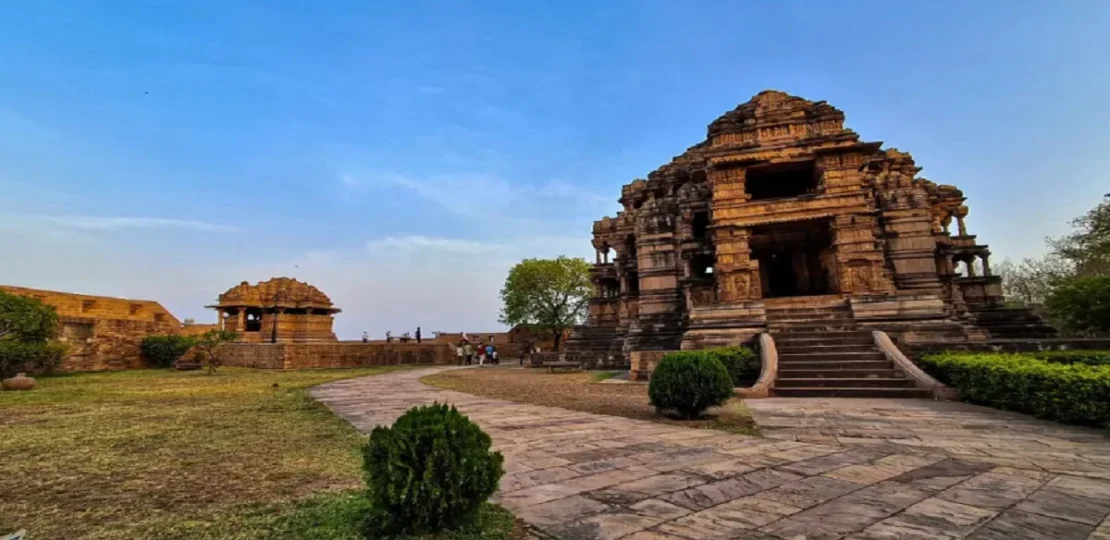 Unique Temple: भगवान विष्णु के सहस्त्रबाहु मंदिर का ‘सास-बहू’ नाम पड़ने के पीछे क्या है Fact?…